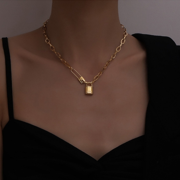 Gold stainless steel lock necklace - Picture 2 of 6